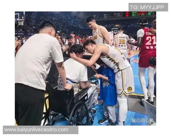 孙铭徽轮椅举杯庆祝首冠胡金秋泪洒赛场感动全场